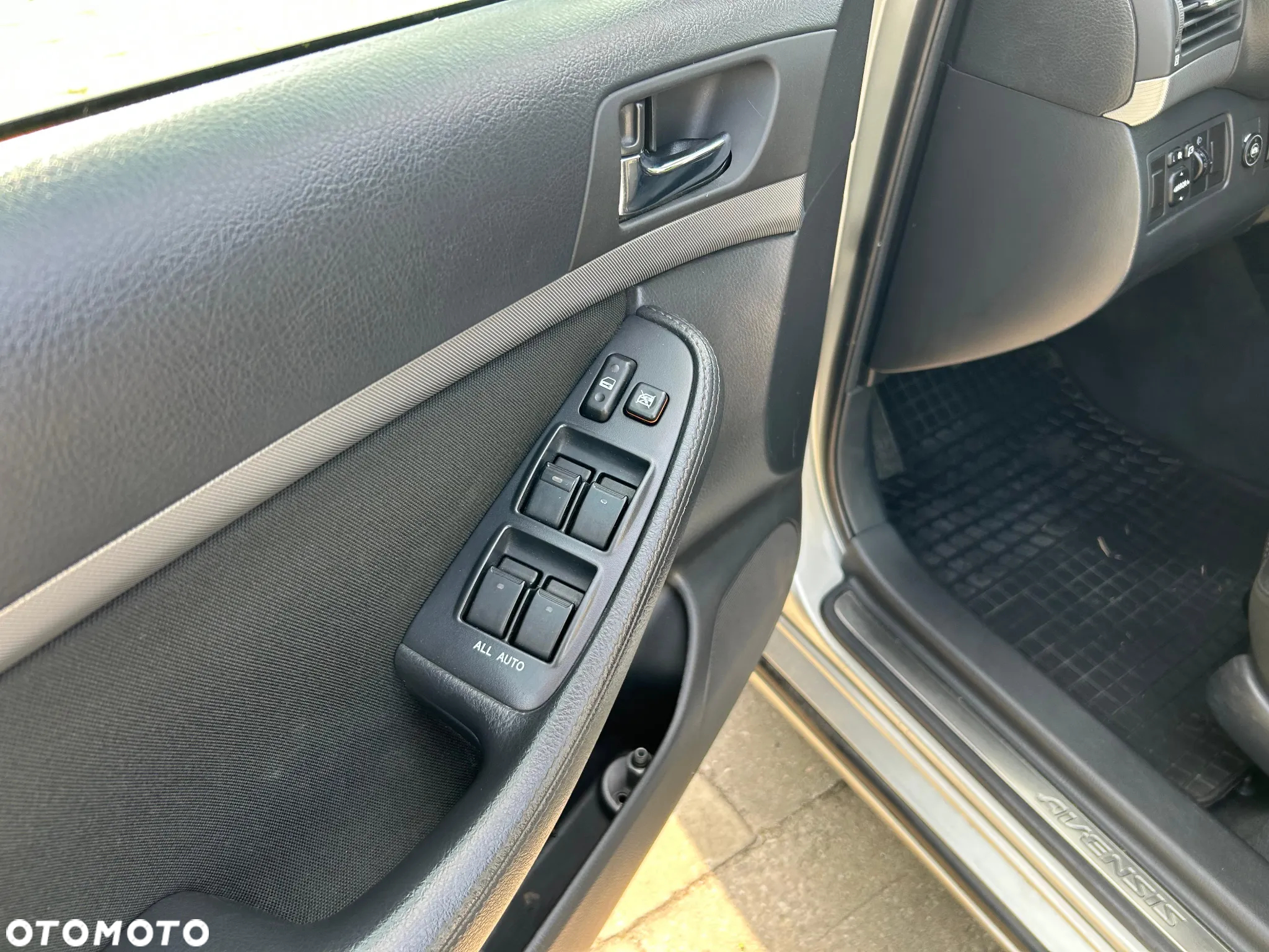 Toyota Avensis 1.8 VVT-i Sol - 12