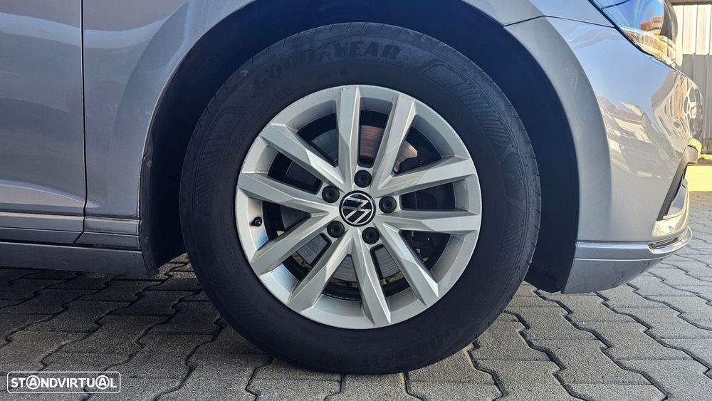 VW Passat Variant 2.0 TDi Business DSG - 26