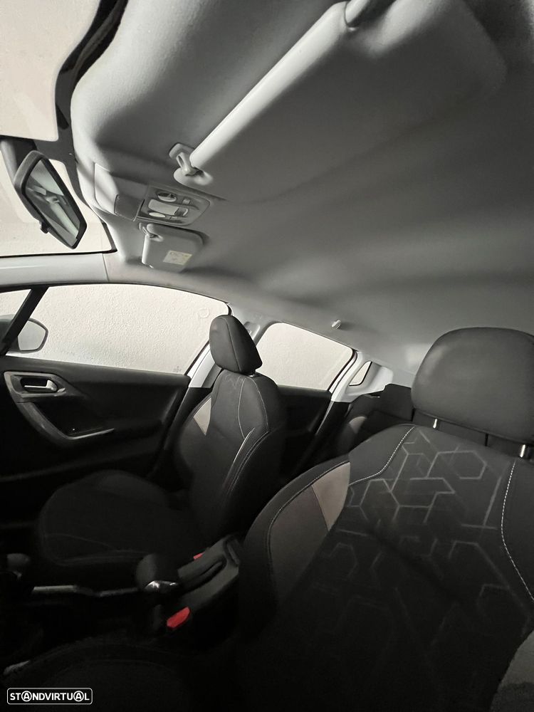 Peugeot 2008 1.2 PureTech Active - 11