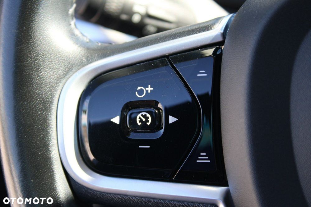 Volvo V90 Cross Country D4 AWD - 23