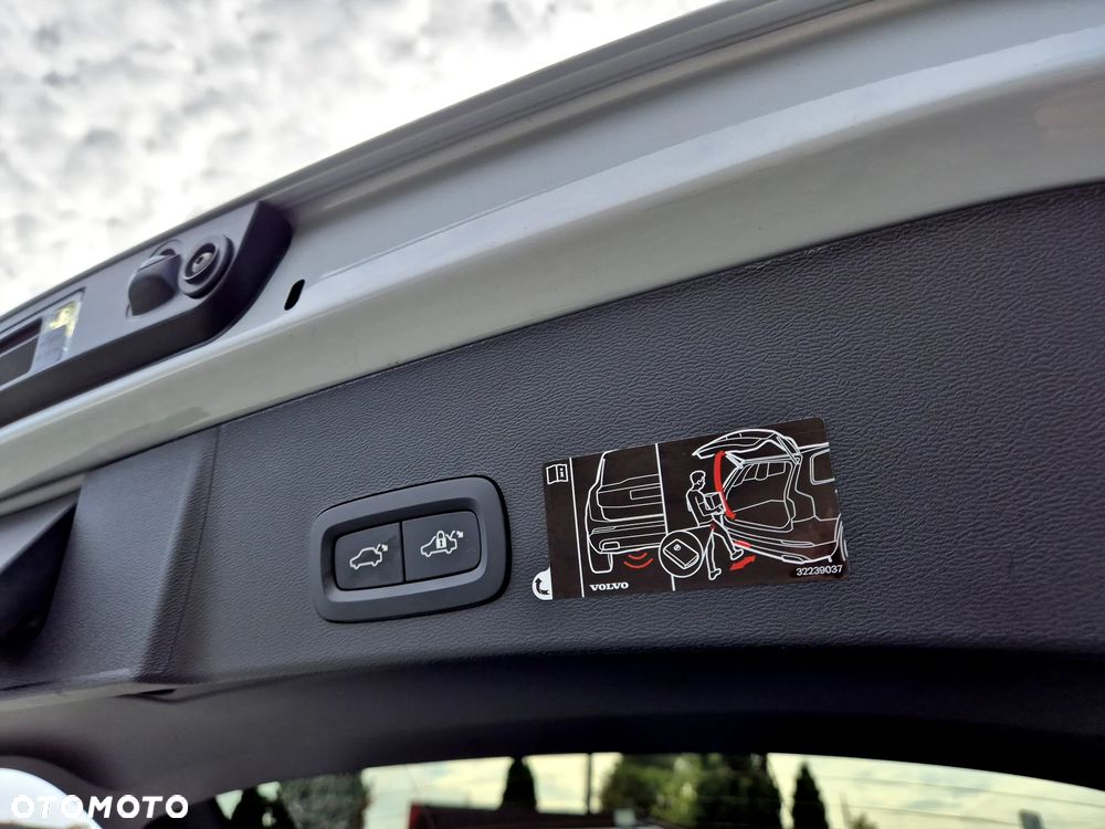 Volvo XC 40 T3 R-Design - 31