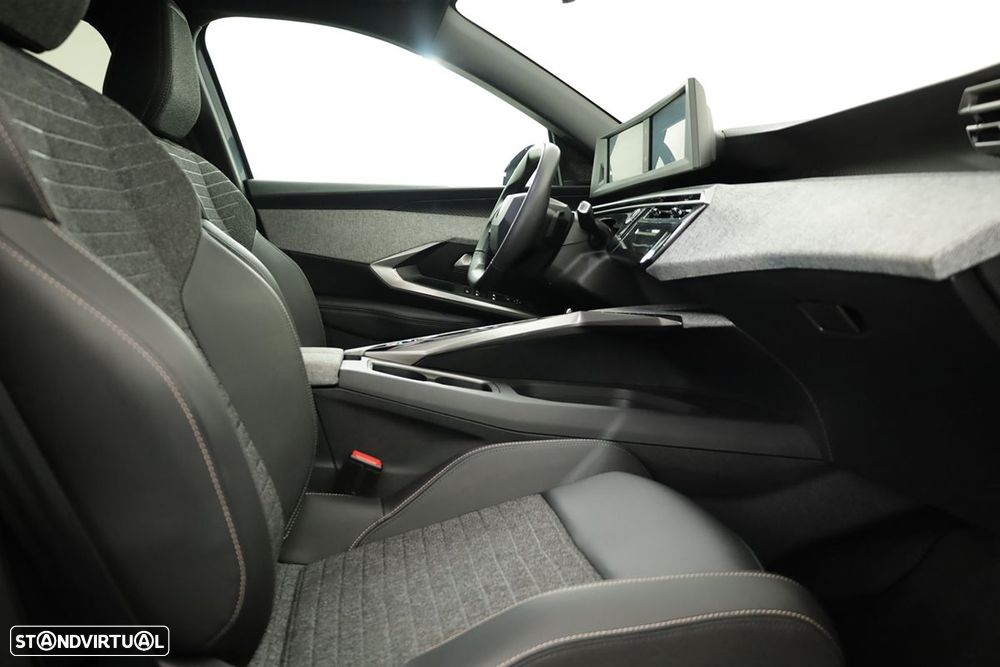 Peugeot 3008 1.2 Hybrid Allure e-DCS6 - 19