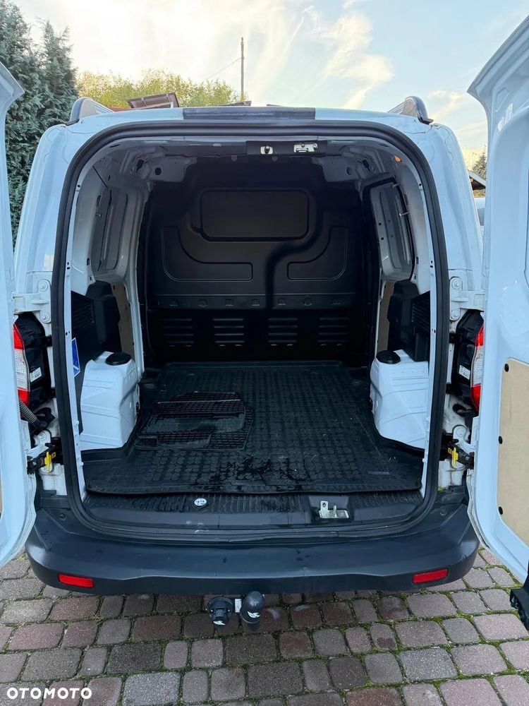 Ford Transit Courier 2023 photo 3
