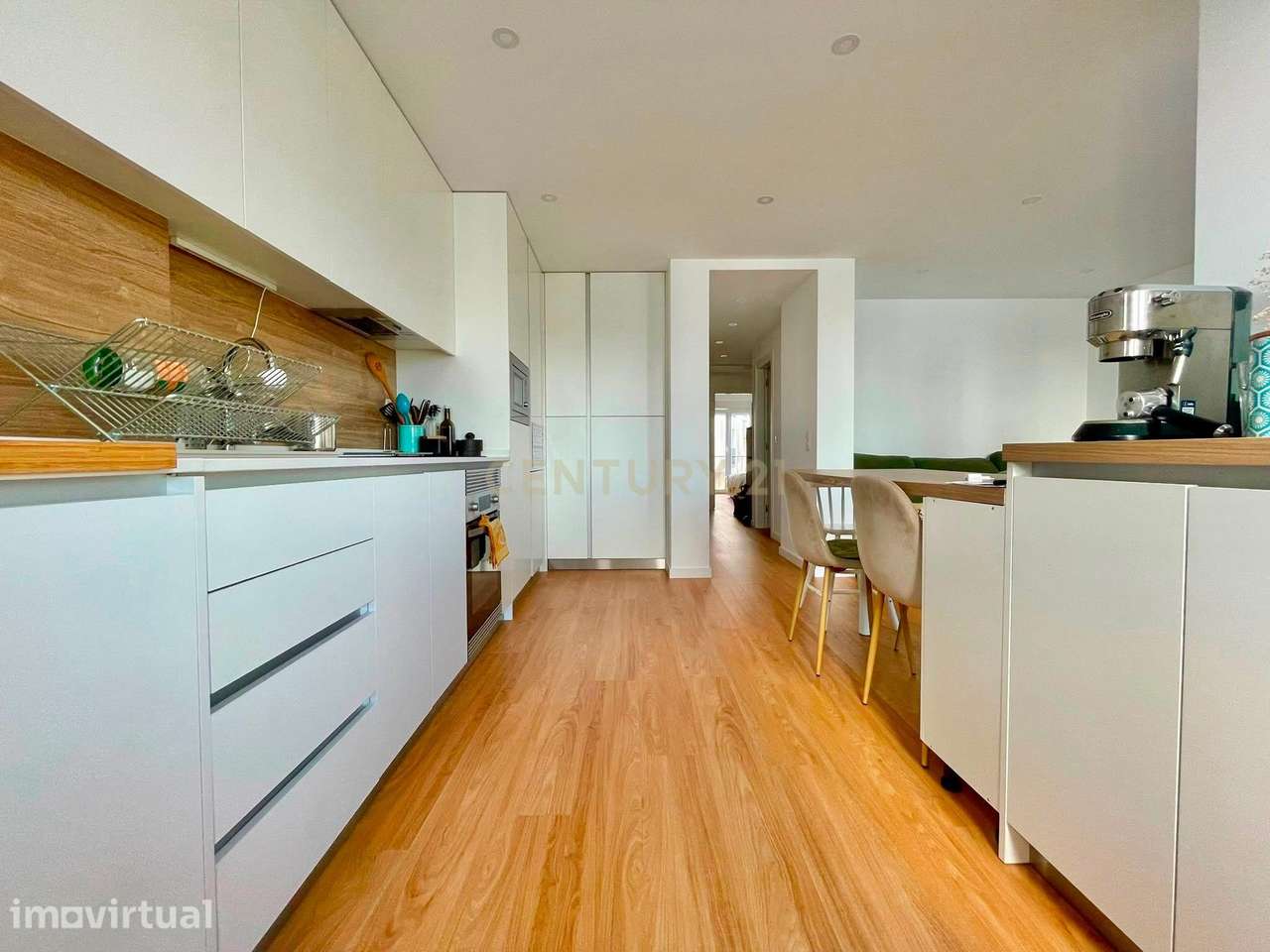 Apartamento T2 com Varanda em Localização Privilegiada - Grande imagem: 3/16