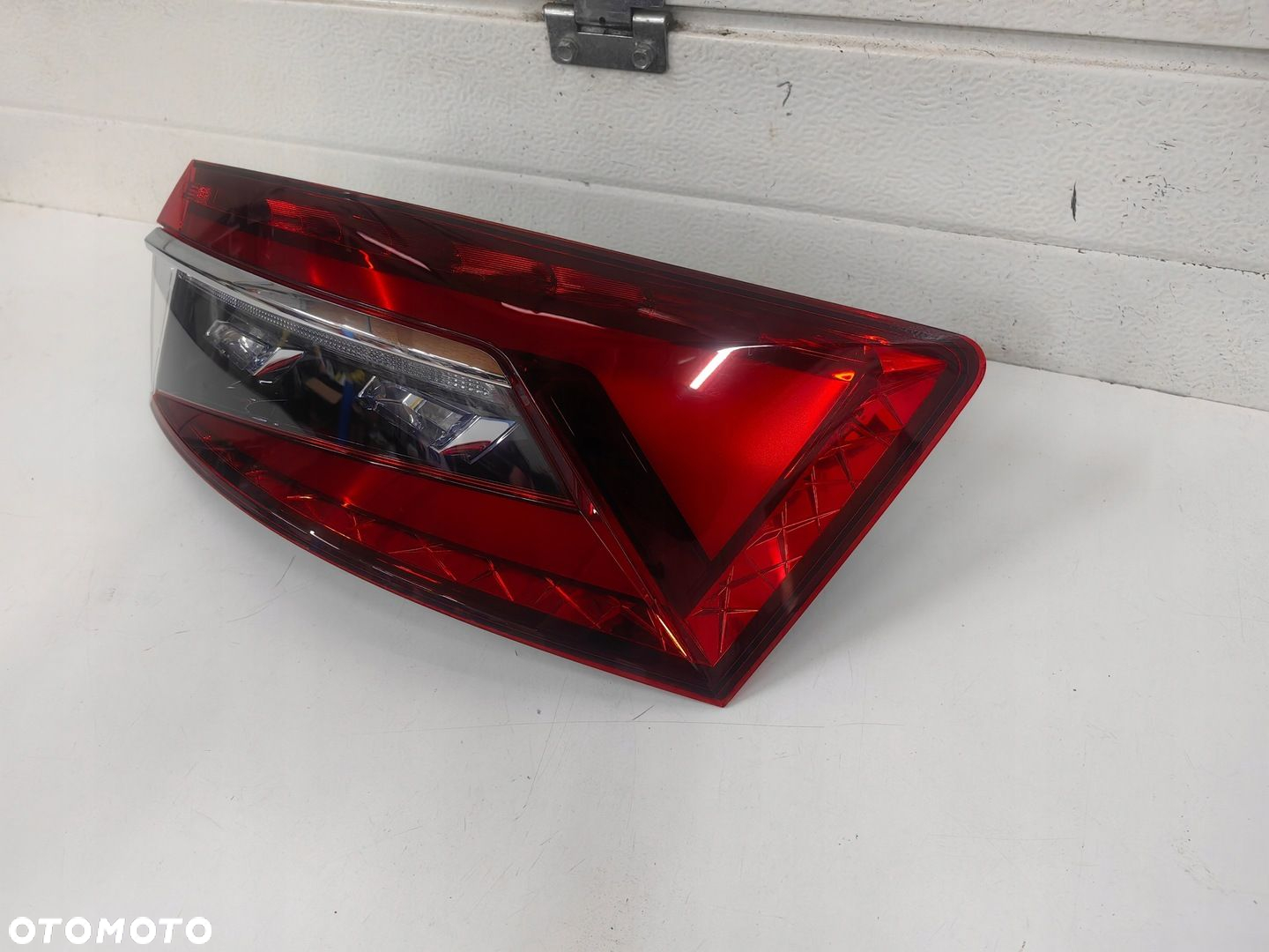 LAMPA SKODA SUPERB III SEDAN LIFT 3V5945208C ORYG PRAWA JAK NOWA - 2