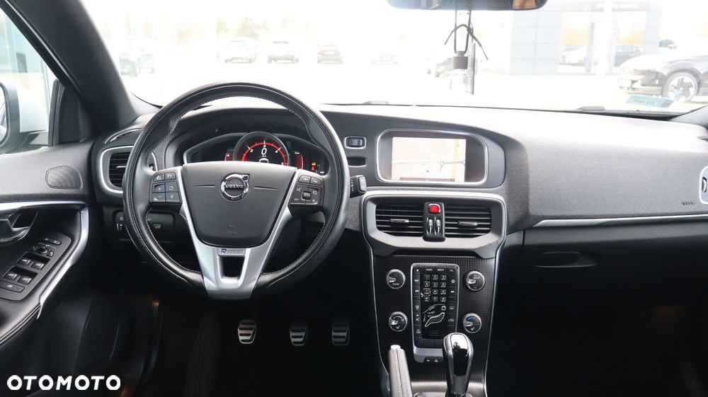 Volvo V40 D3 Drive-E R-Design Momentum - 12