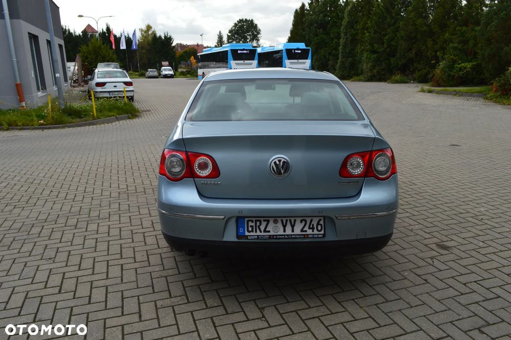 Volkswagen Passat 1.9 TDI Highline - 8