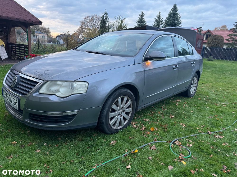 Volkswagen Passat - 1