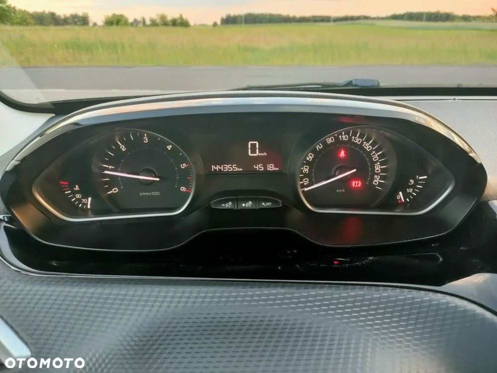Peugeot 2008 1.6 BlueHDi Style - 24
