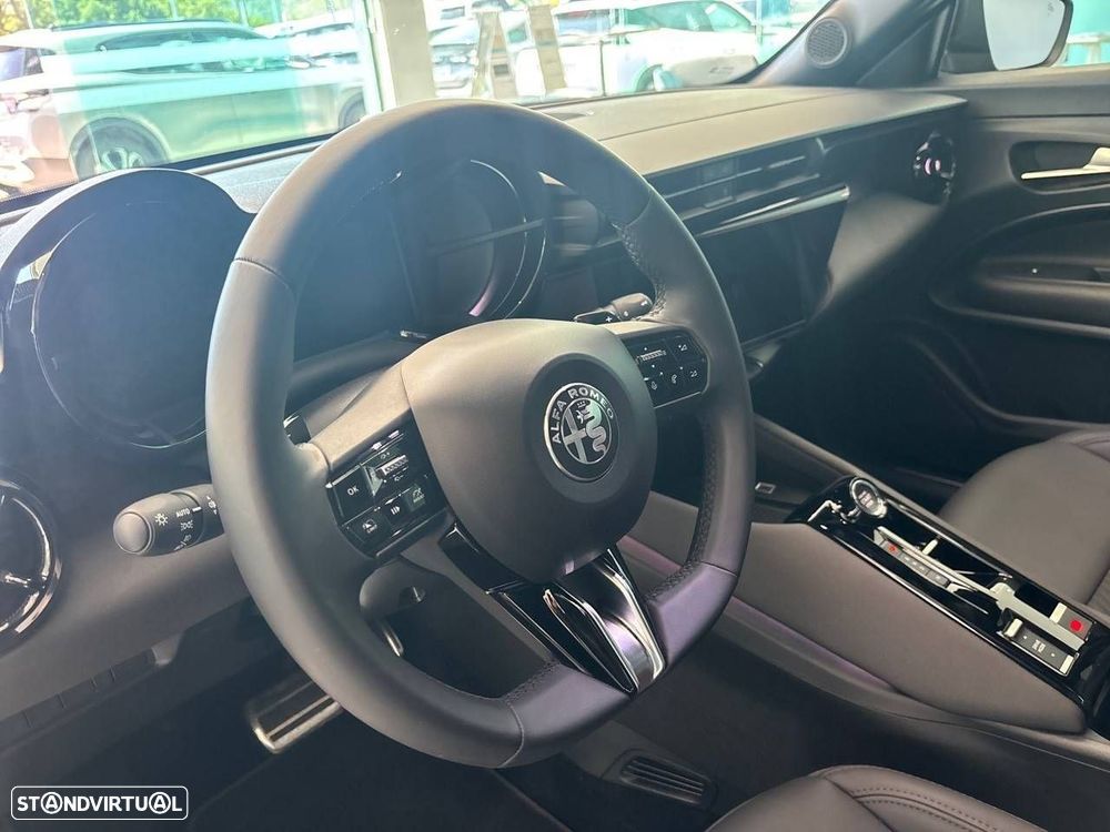 Alfa Romeo Junior 1.2 Speciale eDCT6 - 12
