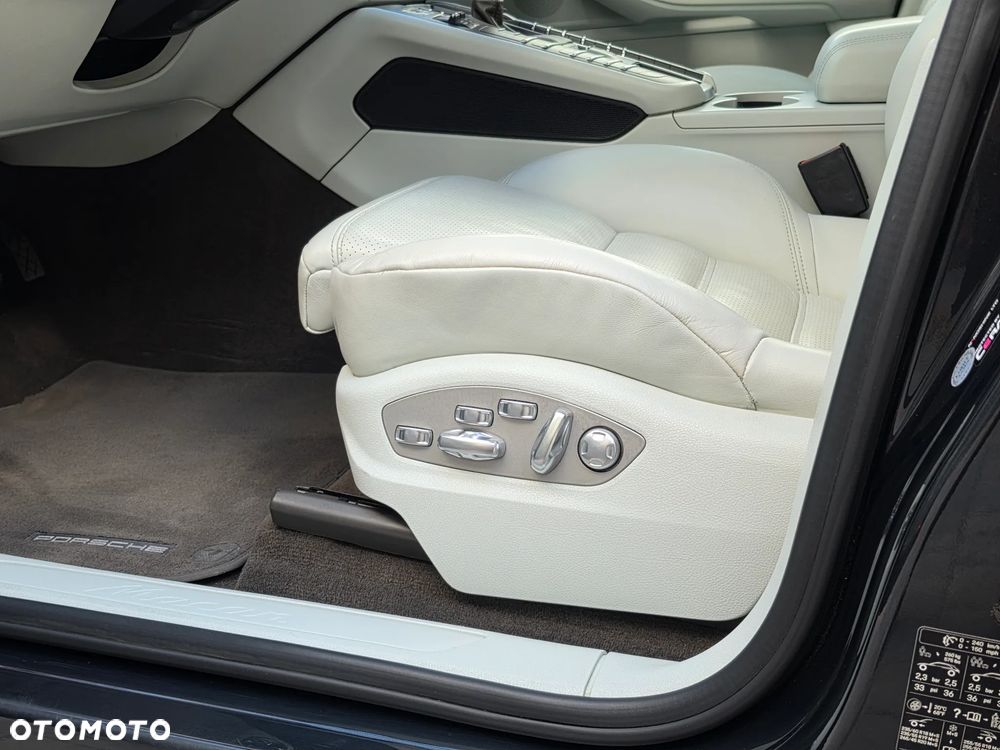 Porsche Macan - 24