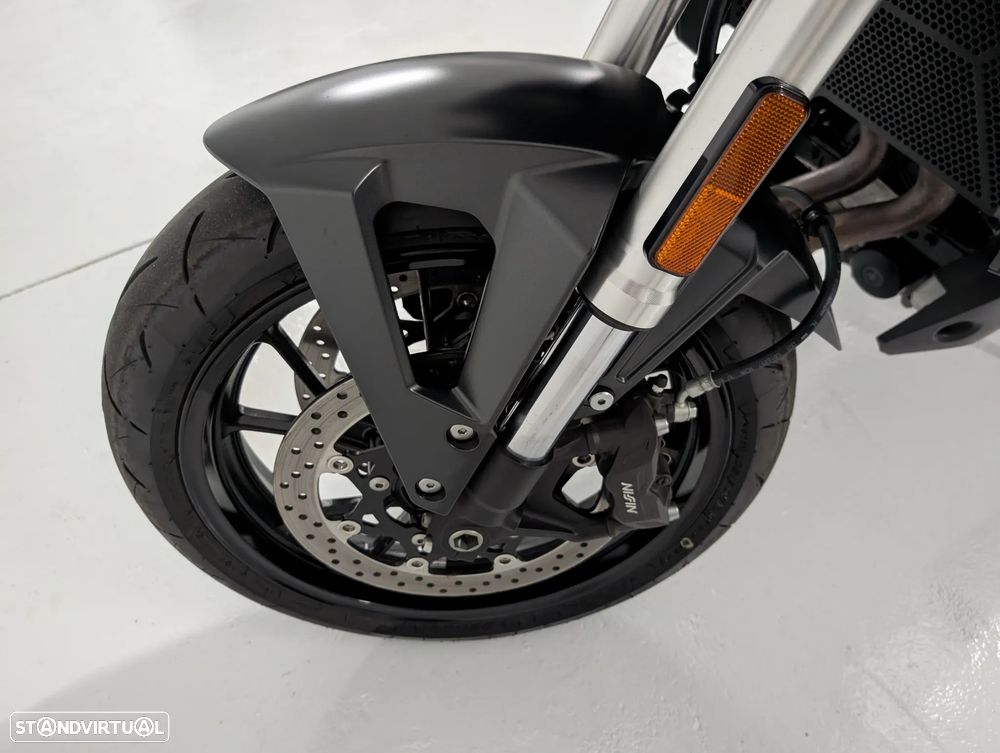 Suzuki GSX GSX-8S - 15