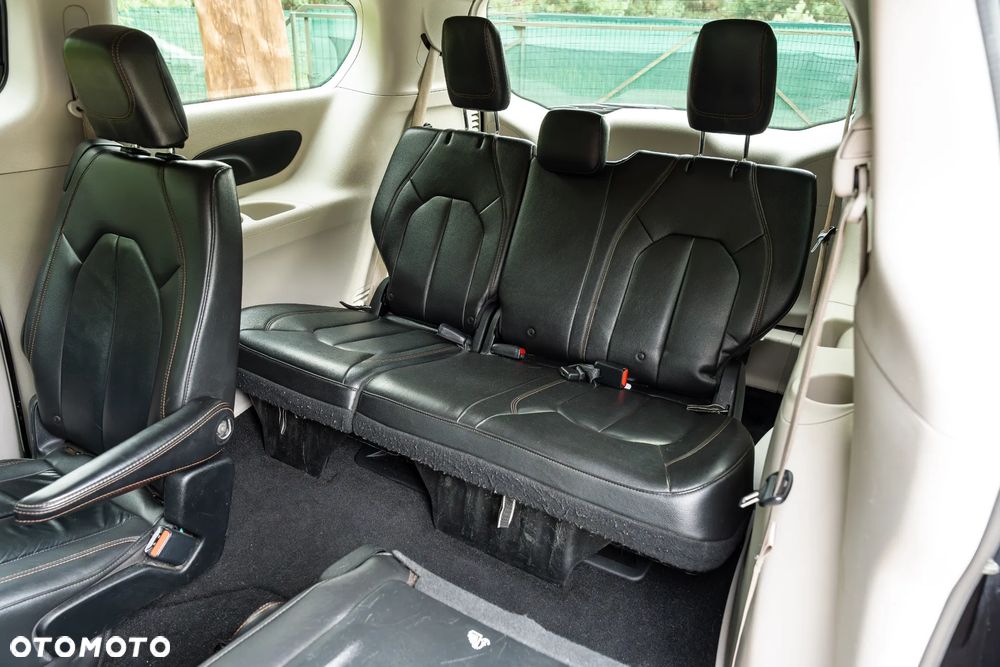 Chrysler Pacifica - 41