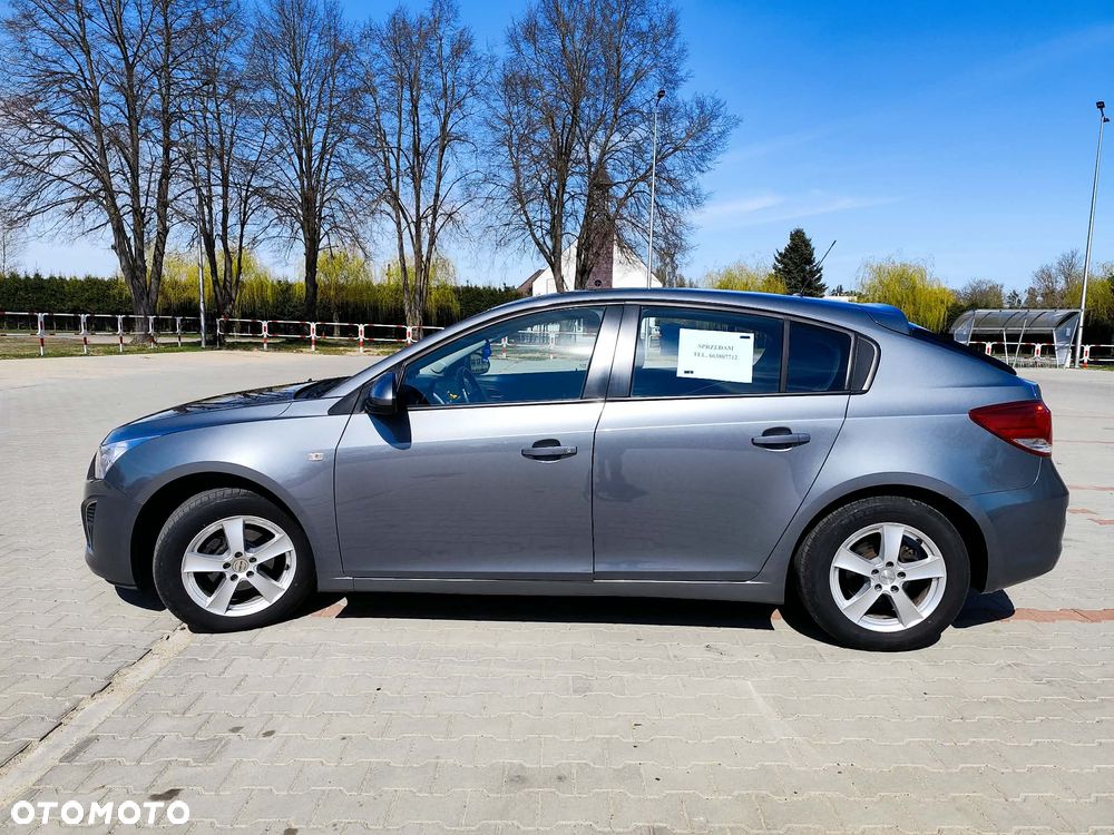 Chevrolet Cruze 1.6 LS - 3