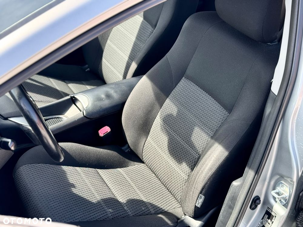 Toyota Avensis 1.8 Sol plus NAVI - 18