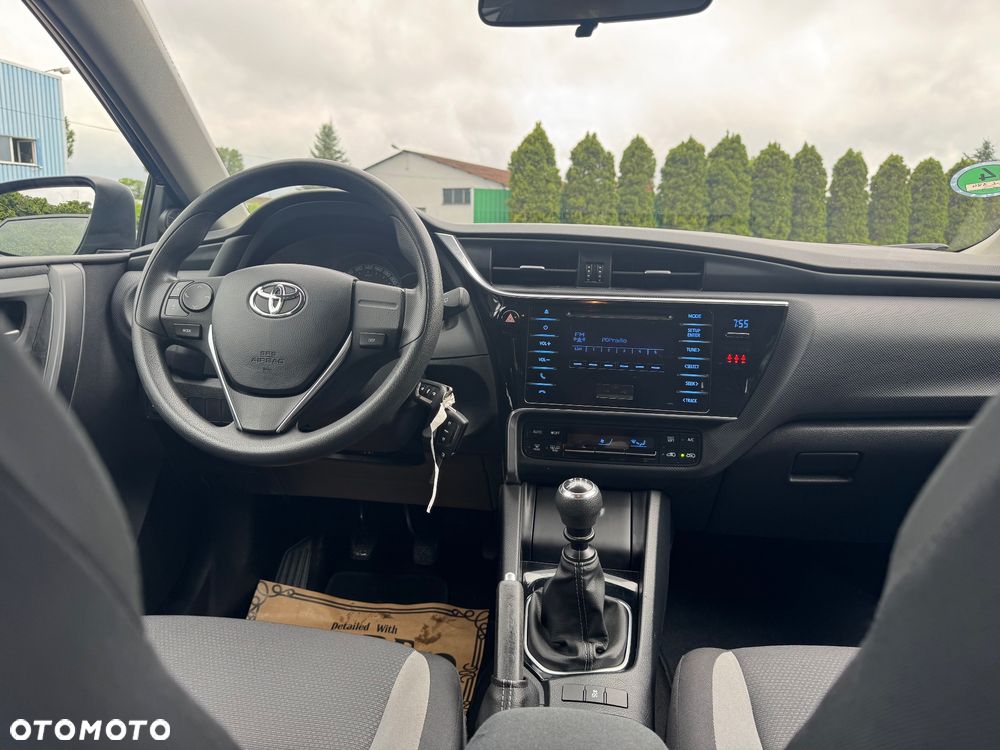Toyota Auris 1.33 Dual-VVT-i Design Edition - 24