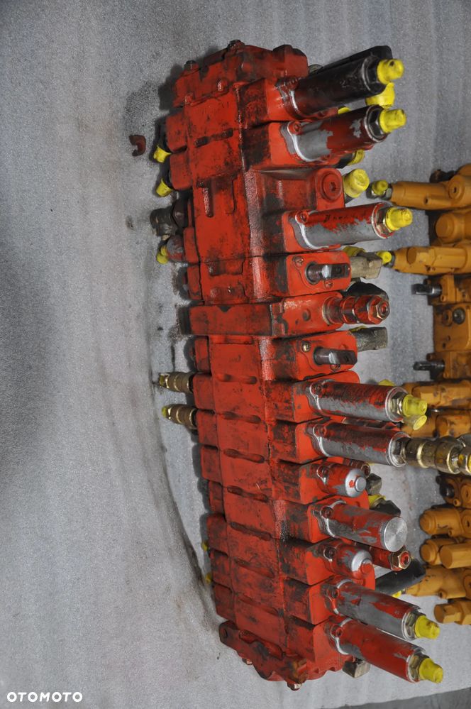 Rozdzielacz  Hydrauliczny Minikoparka C0070-33225 - 3