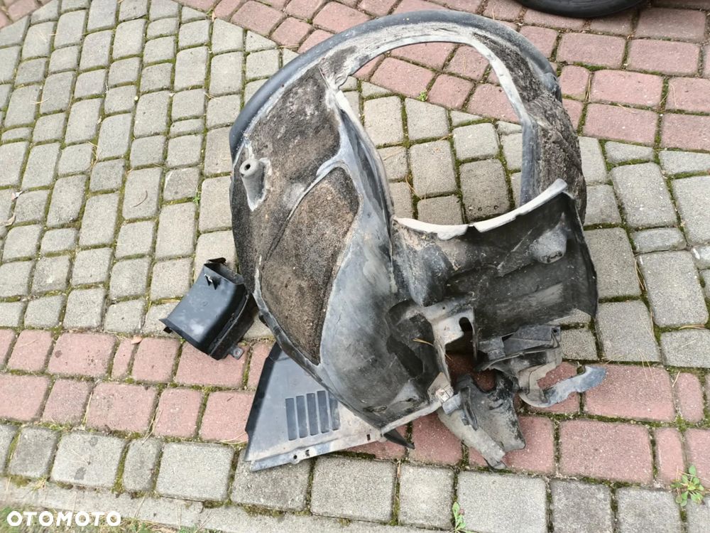 Nadkole przód przednie BMW E60 E61 lewe prawe wlot na tarcze 7119853 7119854