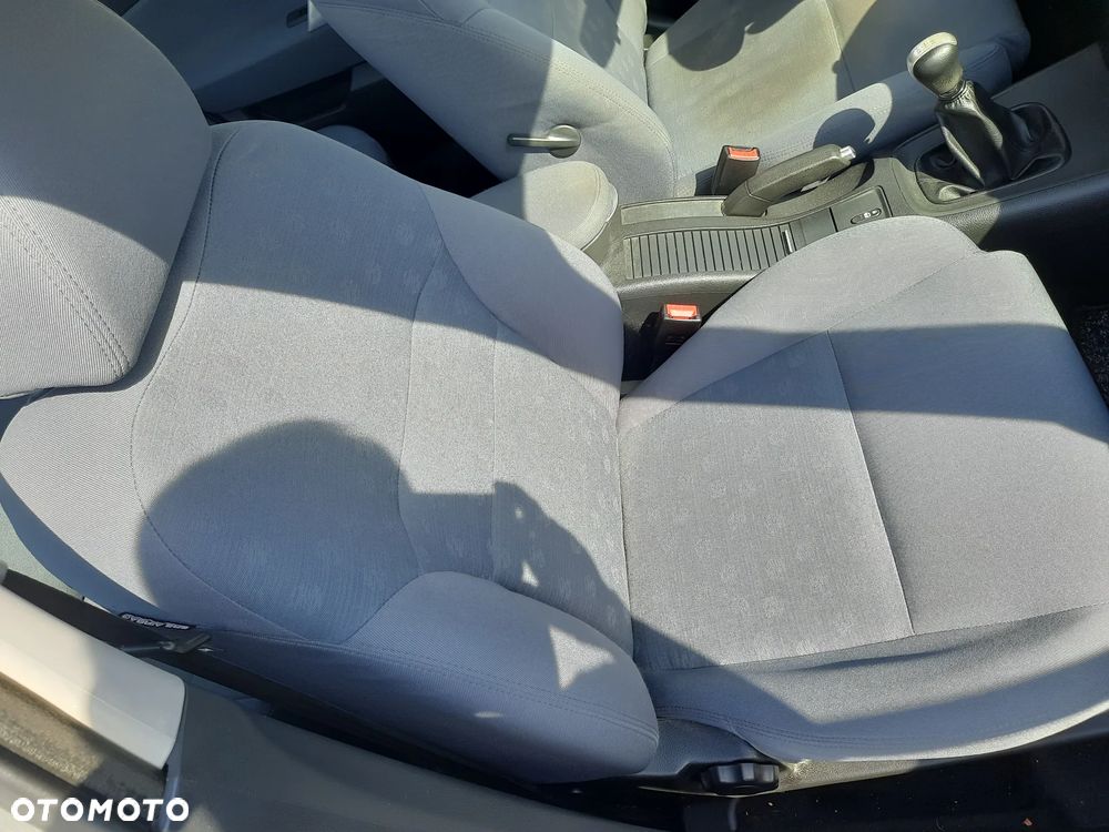 Nissan Primera Traveller 1.8 visia - 19