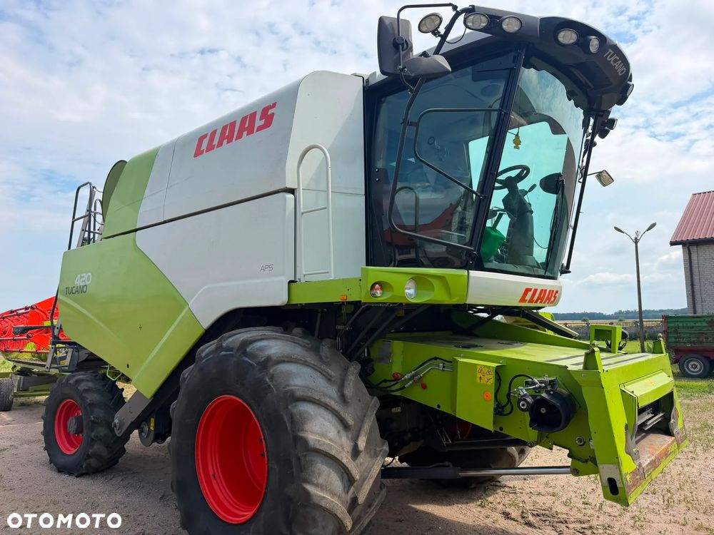 Claas Tucano 420, heder CLAAS VARIO 560, przystawka do kukurydzy CLAAS CORIO 675FC - 7