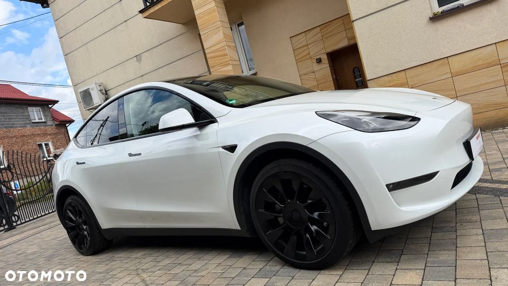 Tesla Model Y Long Range AWD - 16