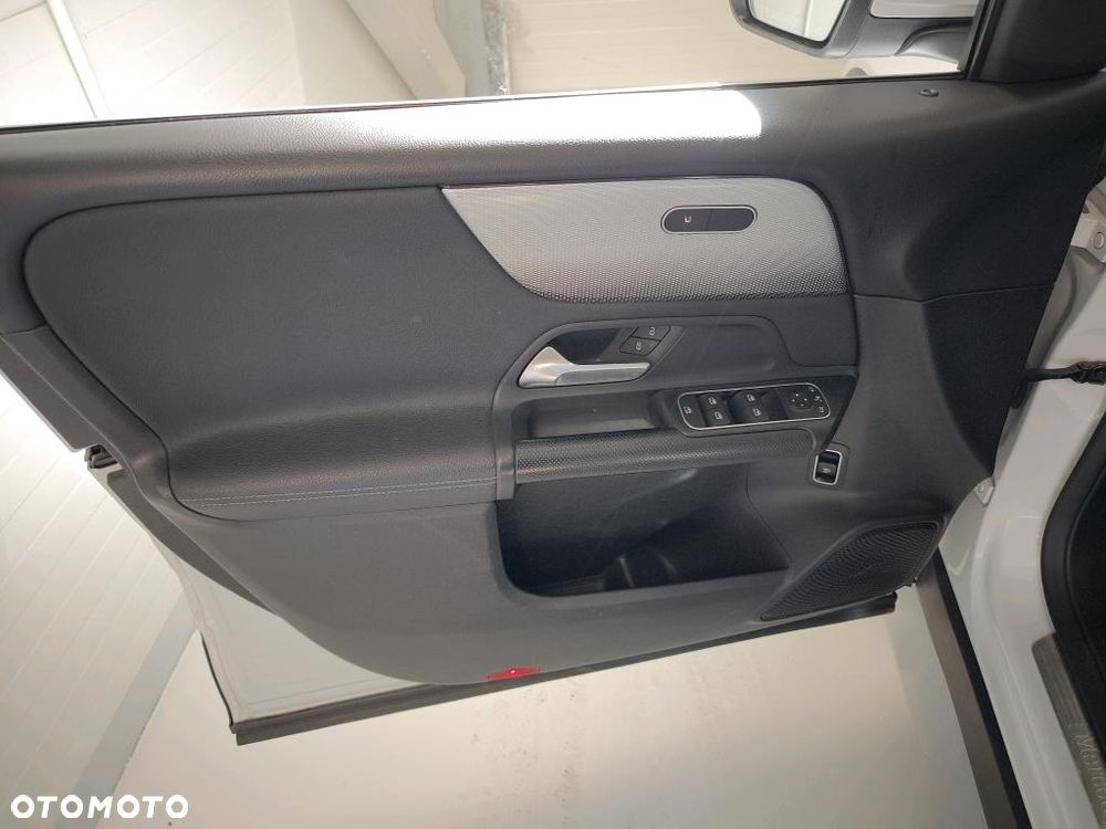 Mercedes-Benz GLB 200 7G-DCT - 17