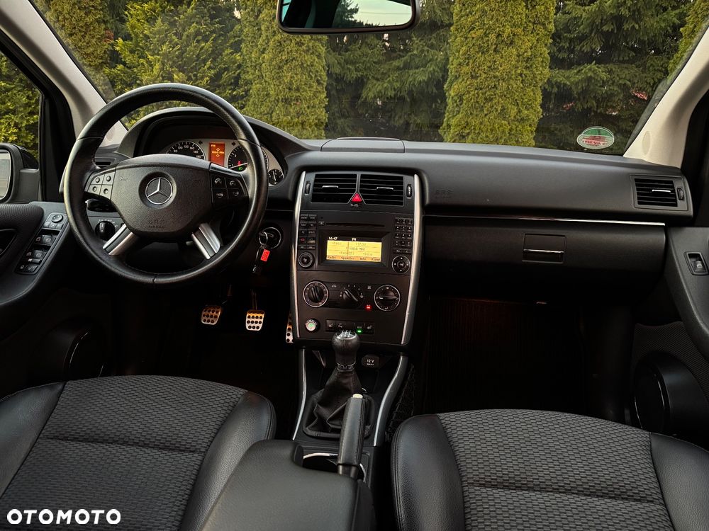 Mercedes-Benz Klasa B 180 BlueEFFICIENCY SPORT EDITION - 29