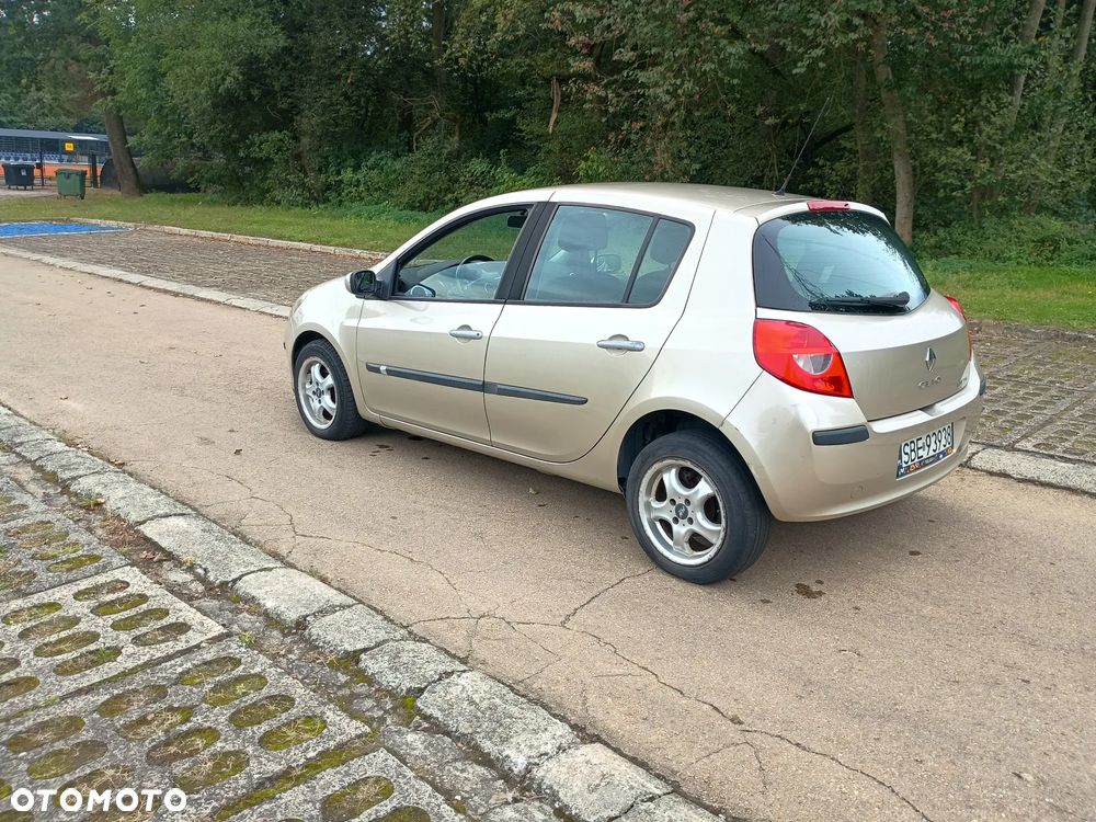 Renault Clio 1.6 16V Expression - 4
