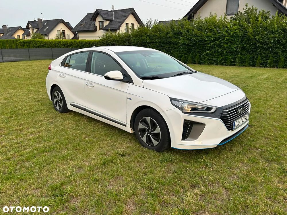 Hyundai IONIQ - 4