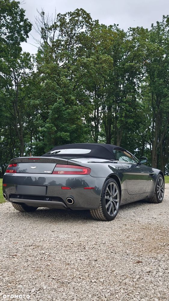 Aston Martin V8 Vantage - 16