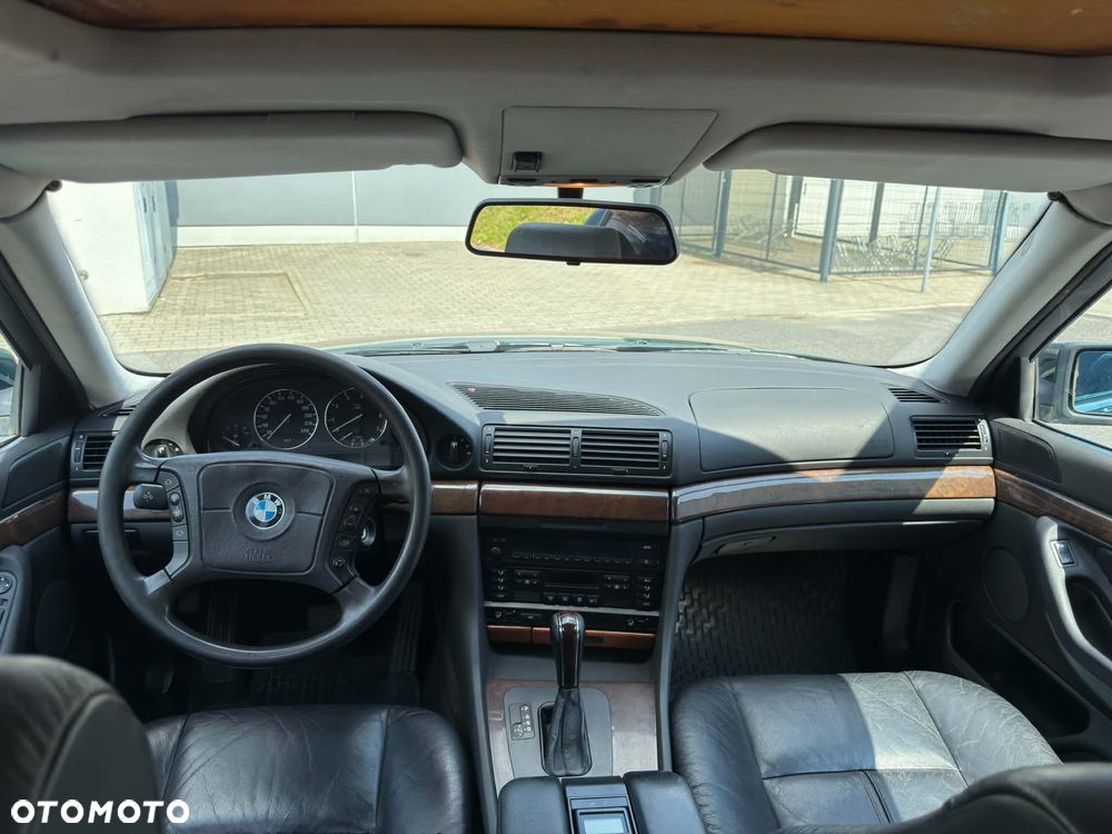 BMW Seria 7 - 11