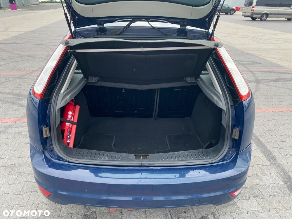 Ford Focus 1.6 Ambiente - 17