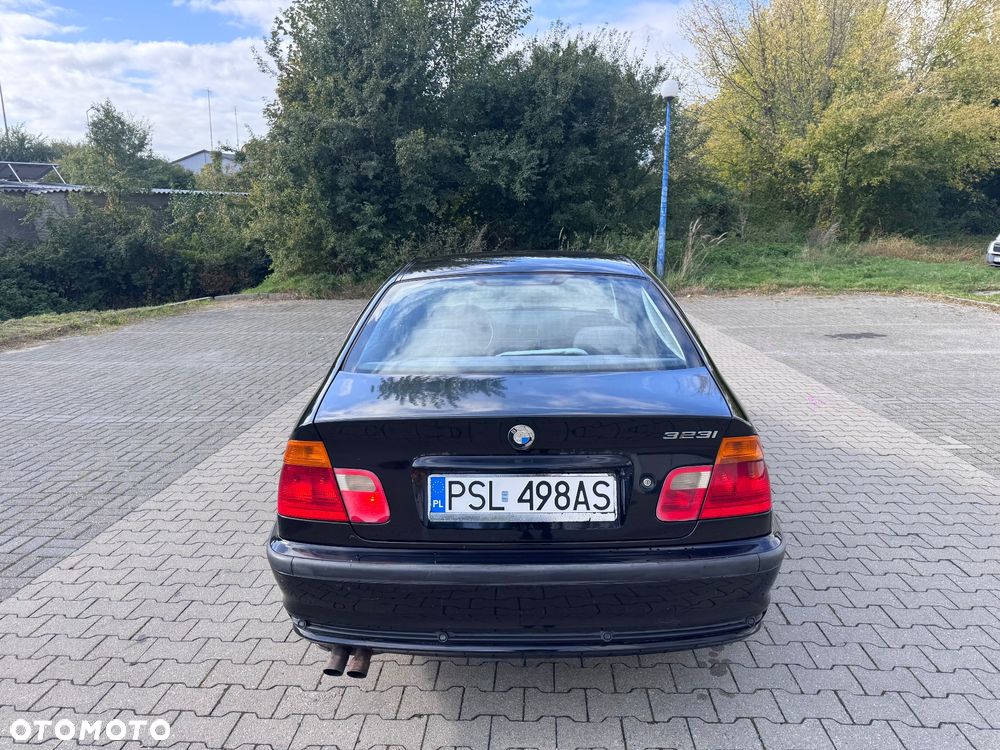 BMW Seria 3 323i - 9