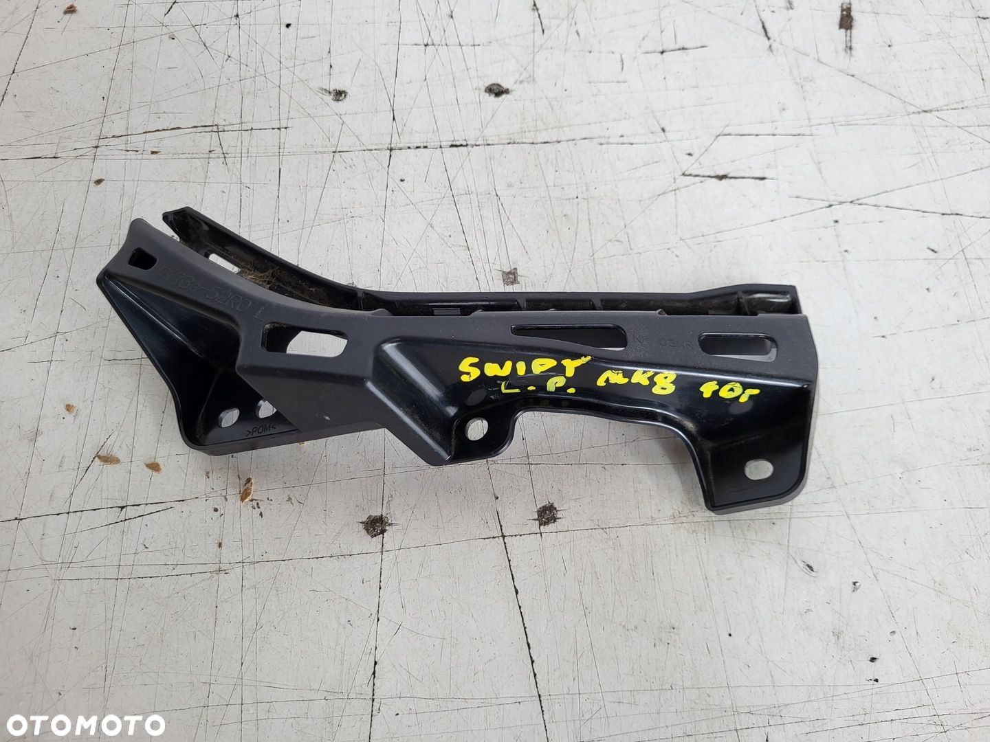 SUZUKI SWIFT MK8 2017 ŚLIZG ZDERZAKA PRZÓD LEWY - 1