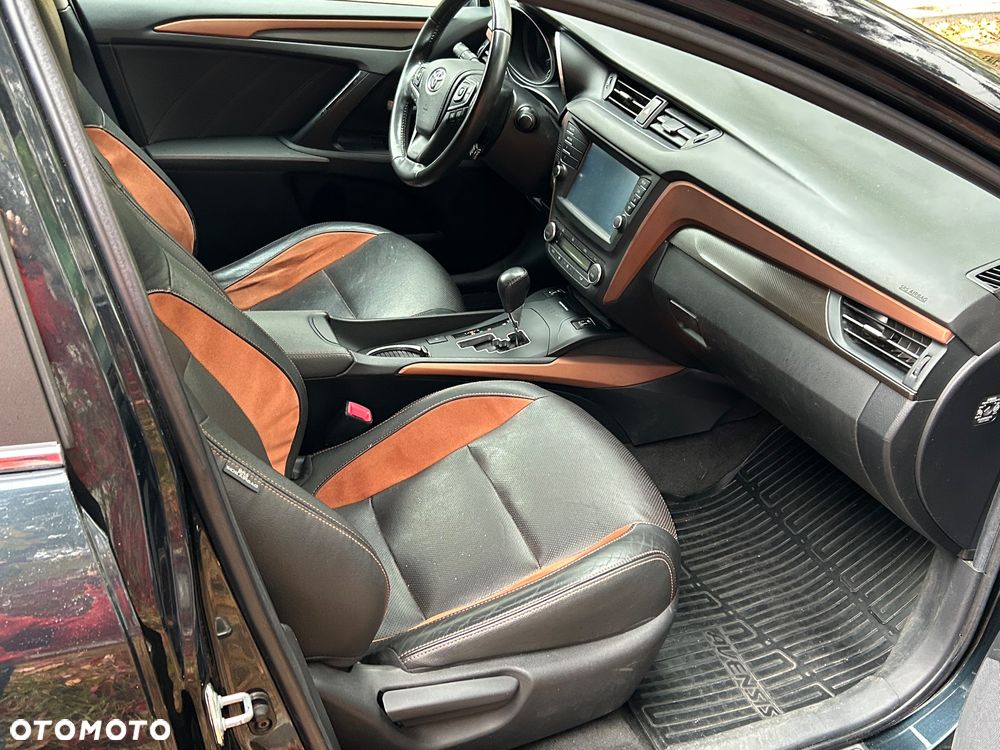 Toyota Avensis 1.8 Premium MS - 24