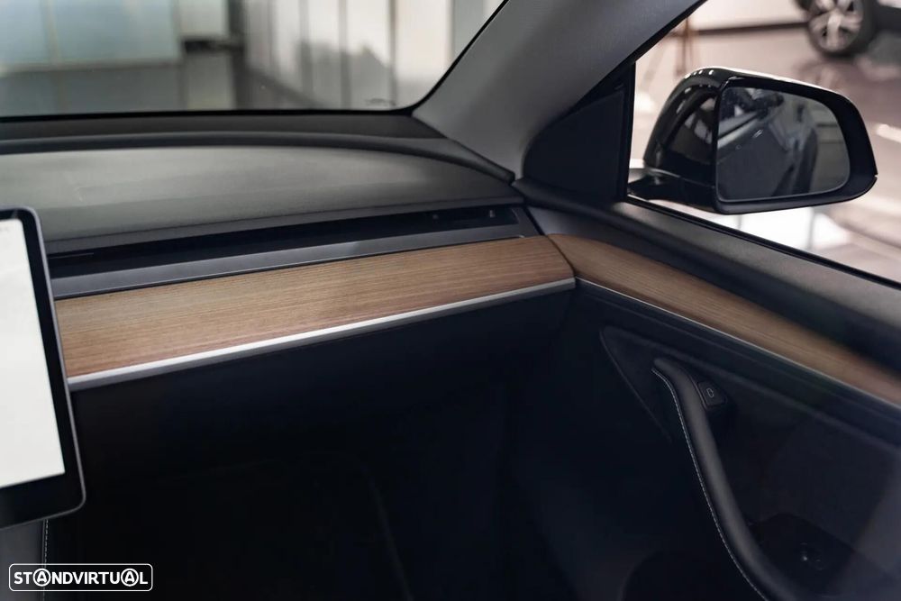 Tesla Model Y Long Range Dual Motor AWD - 12