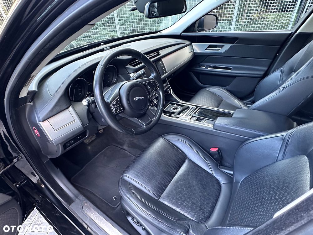 Jaguar XF 2.0 i4D Portfolio - 11