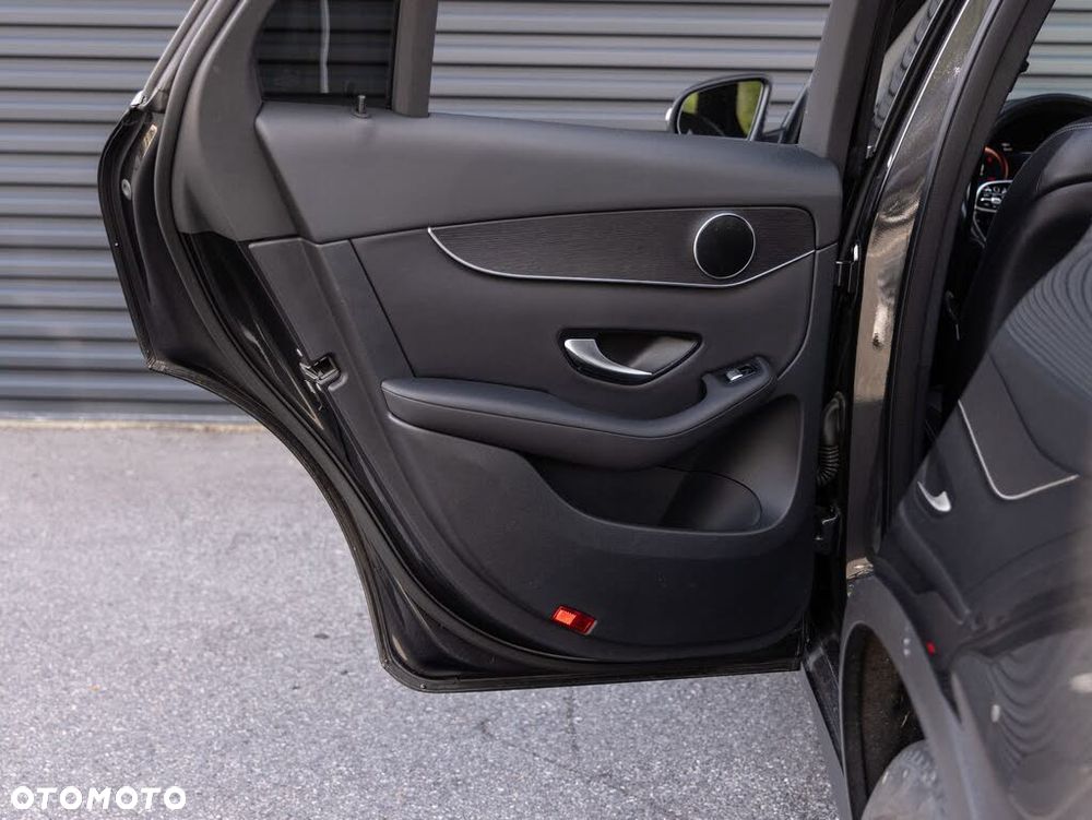 Mercedes-Benz GLC 300 4Matic 9G-TRONIC - 9