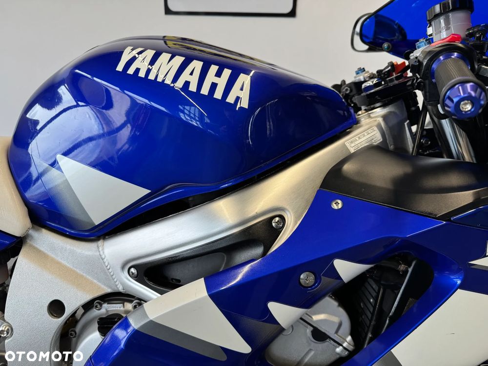 Yamaha R6 - 12