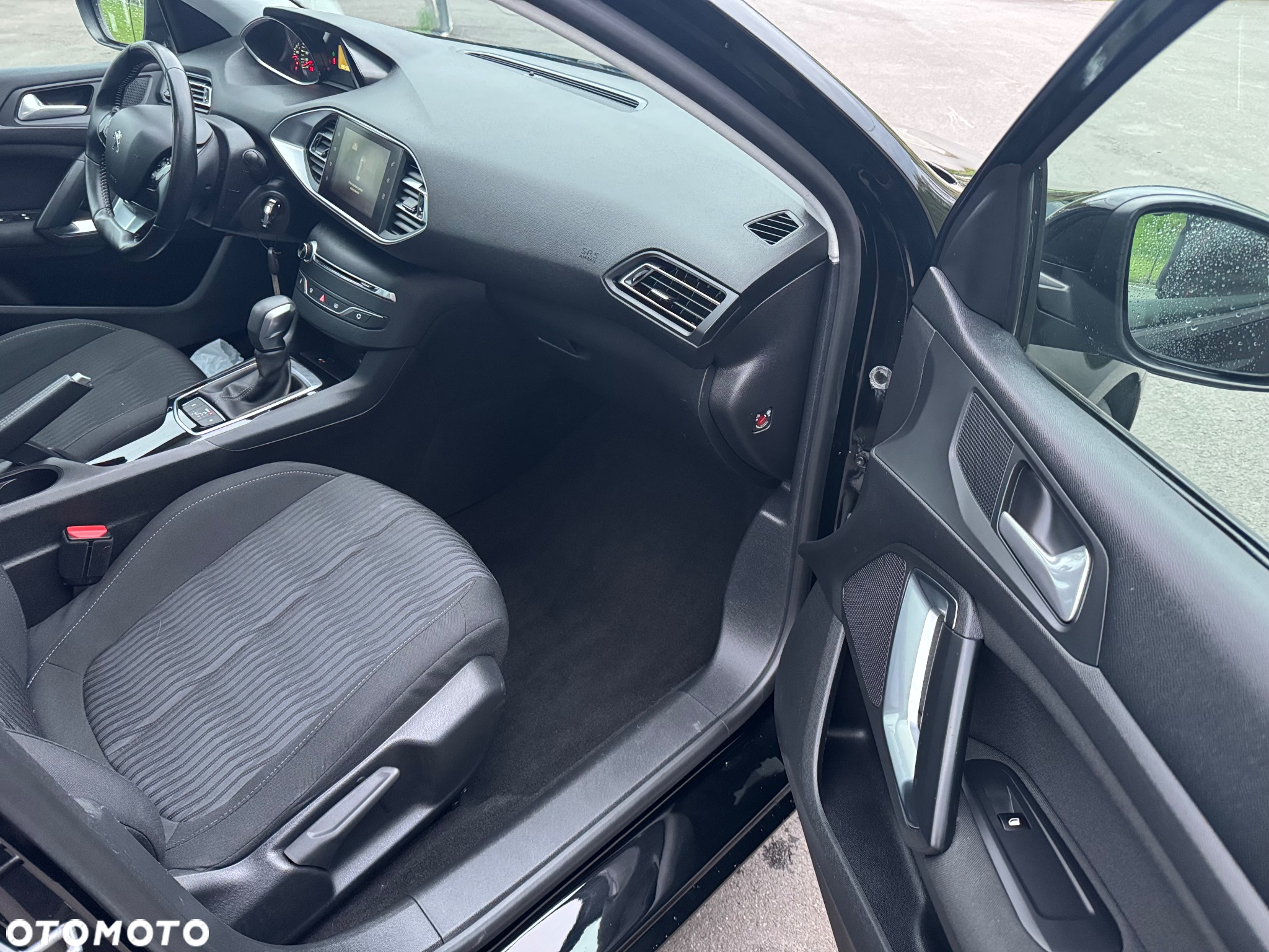 Peugeot 308 SW 1.2 PureTech Allure S&S EAT6 - 22