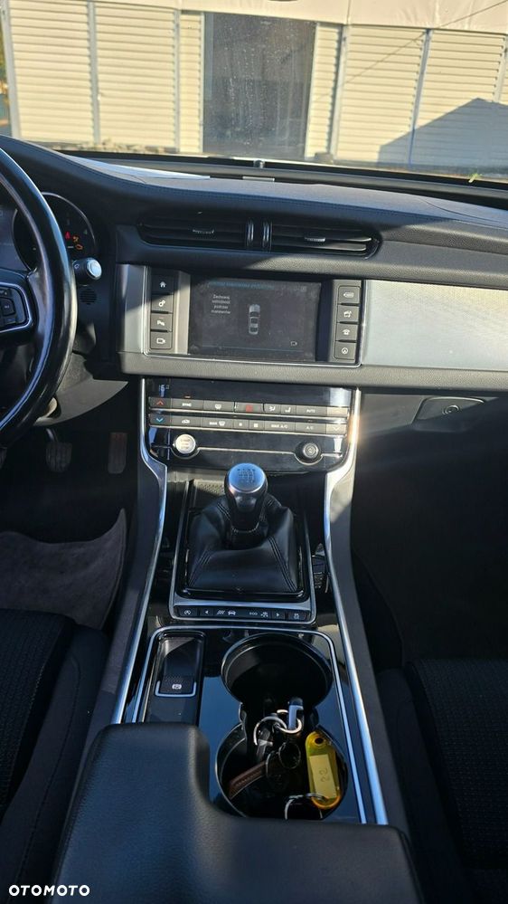 Jaguar XF - 19