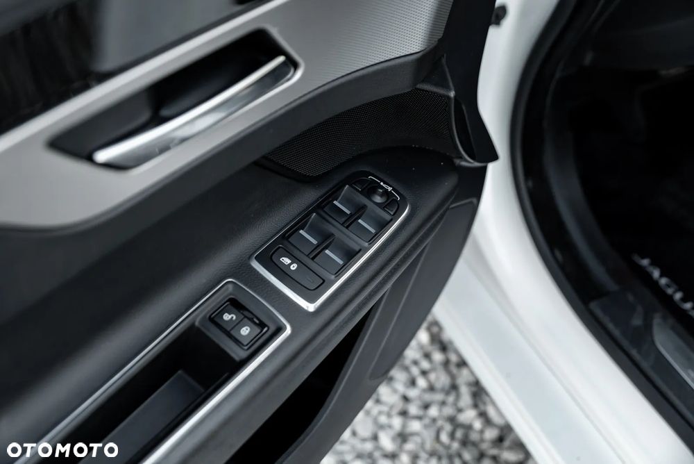 Jaguar XF 20d Prestige - 21