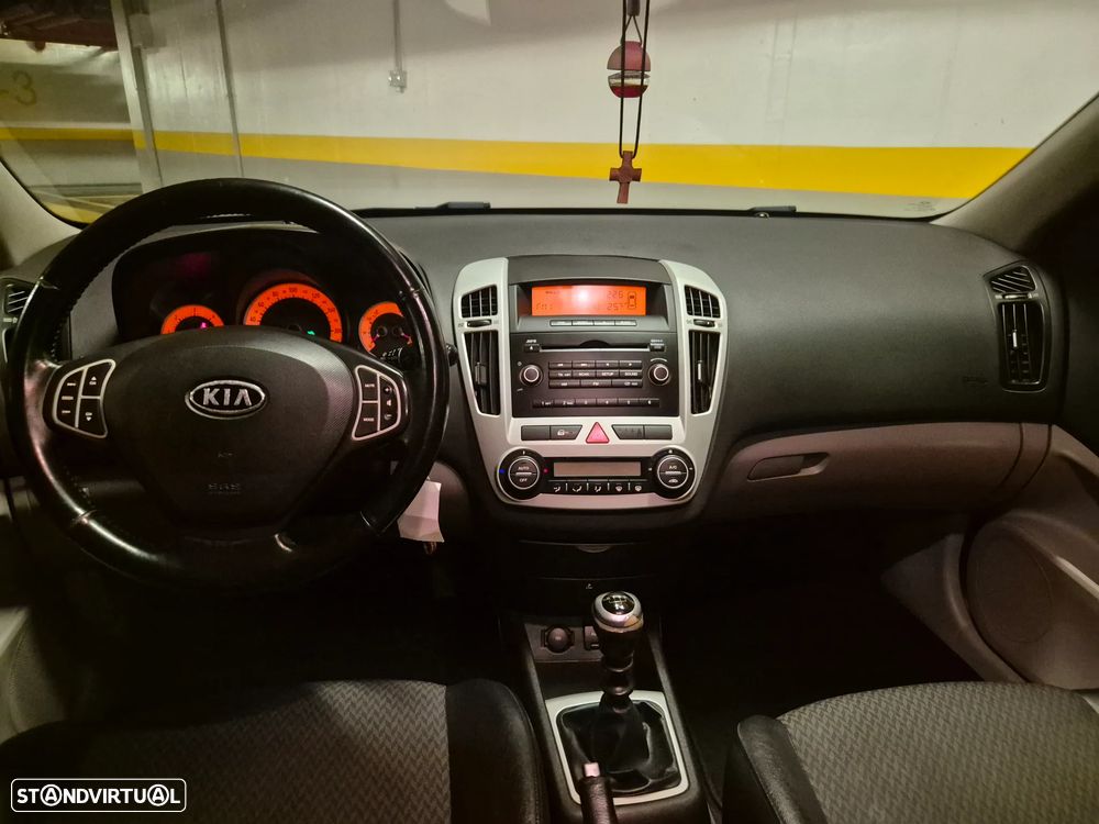 Kia Ceed SW 1.6 CRDi LX - 32