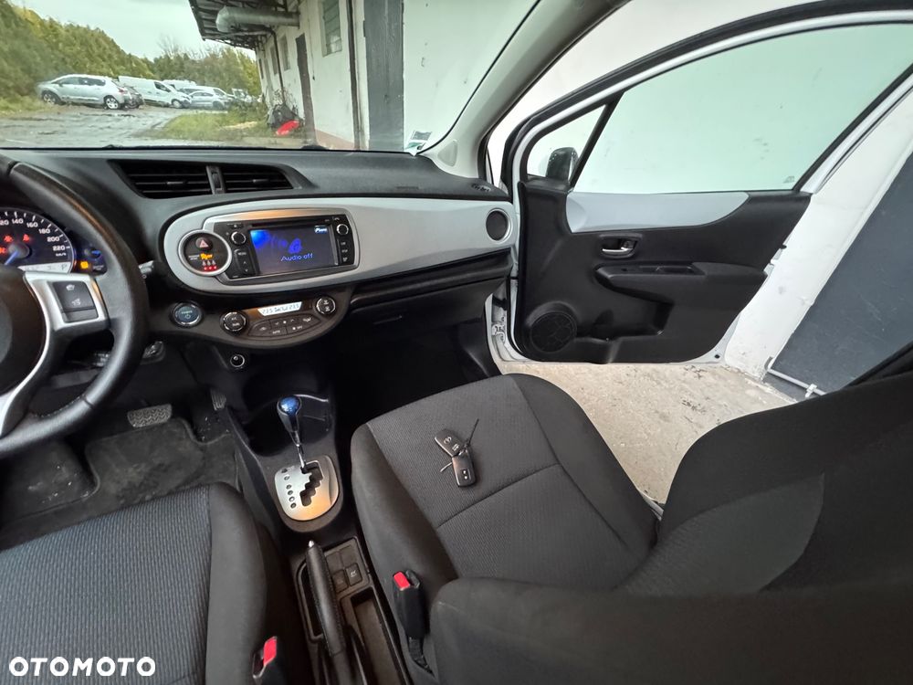 Toyota Yaris Hybrid 100 Premium - 11