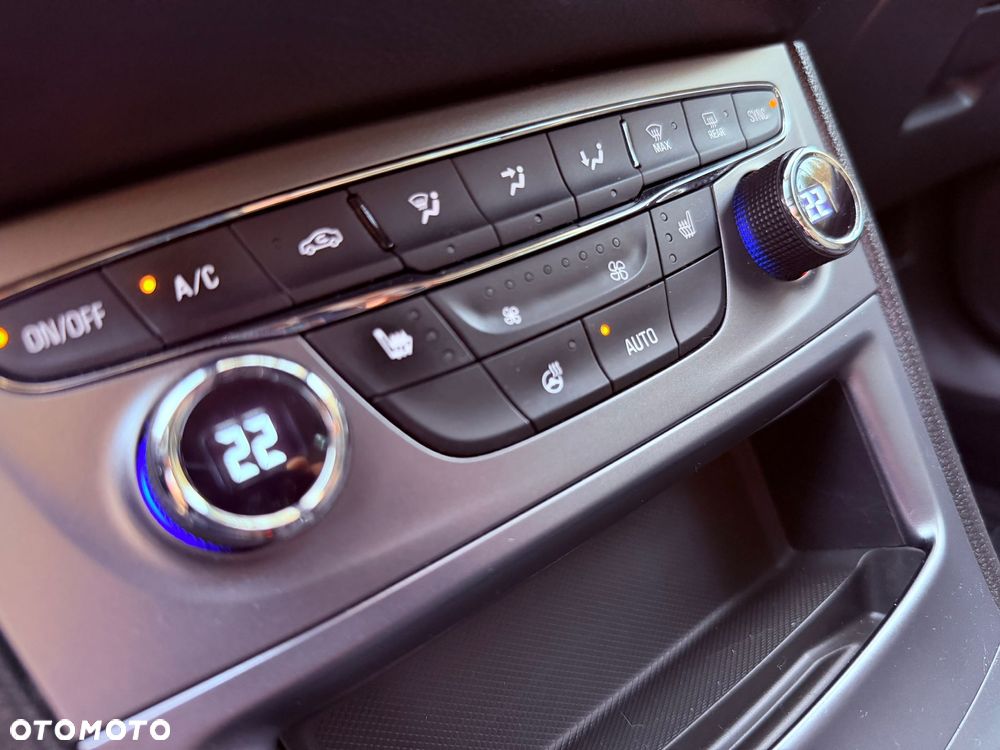 Opel Astra 1.4 Turbo 120 Jahre - 34