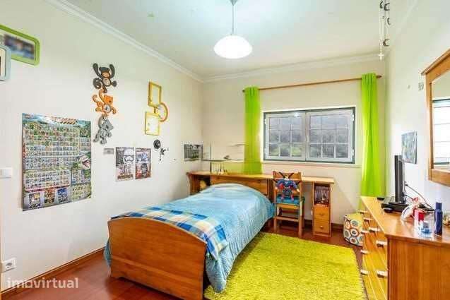 Vende-se Moradia T4 + terreno urbano associado - Alfafar, Penela - Grande imagem: 3/12