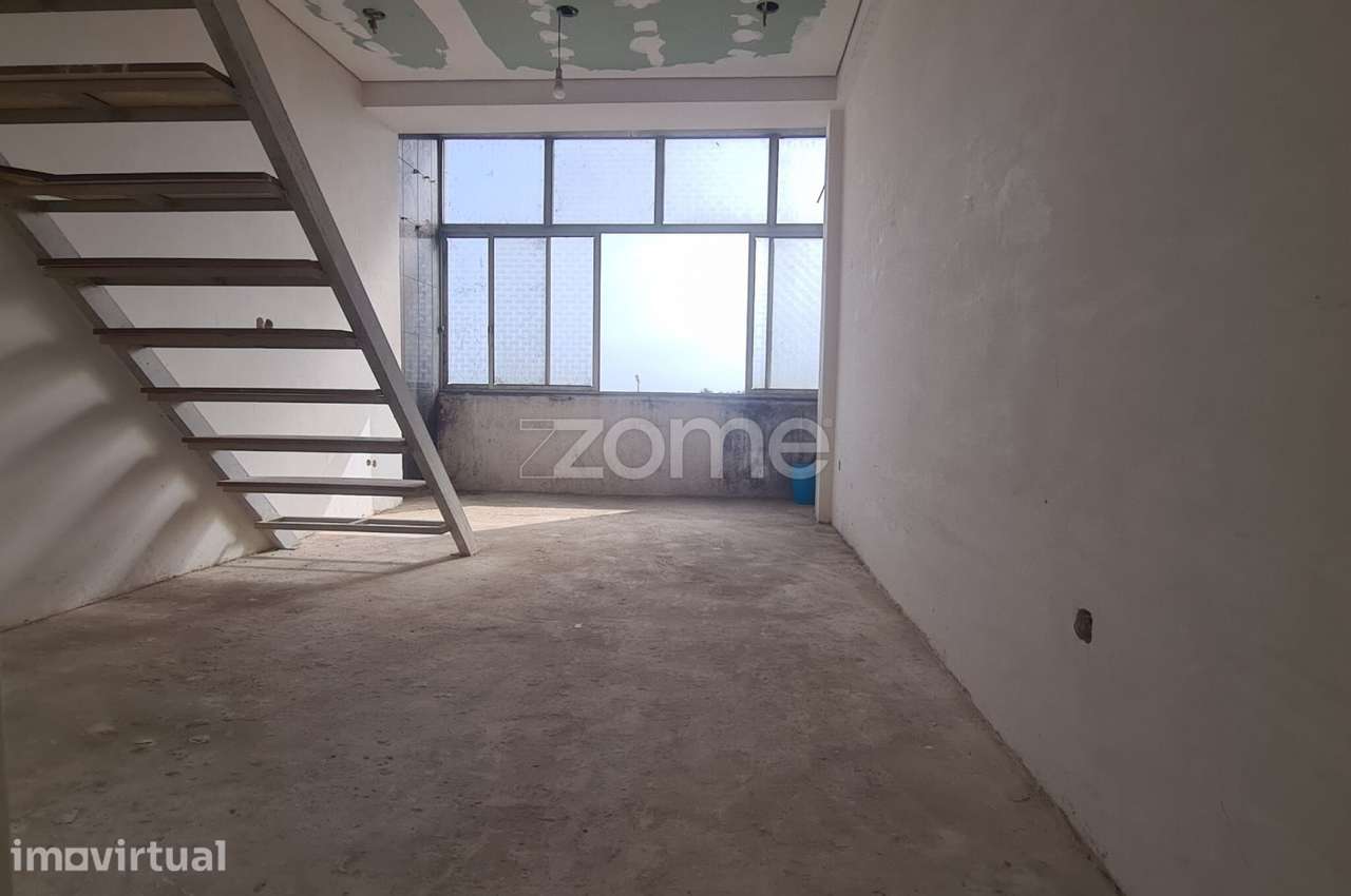 T3 transformado em T4 Duplex com Sótão – Para Obras – Arrentela - Grande imagem: 4/19