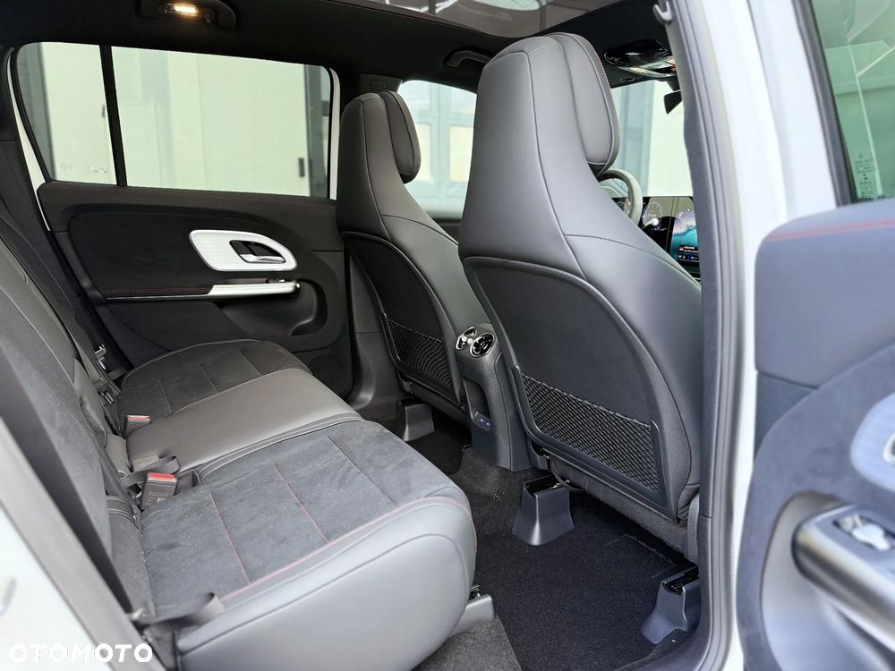 Mercedes-Benz GLB - 33