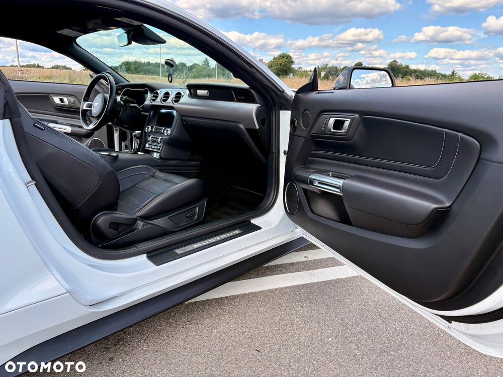 Ford Mustang - 26