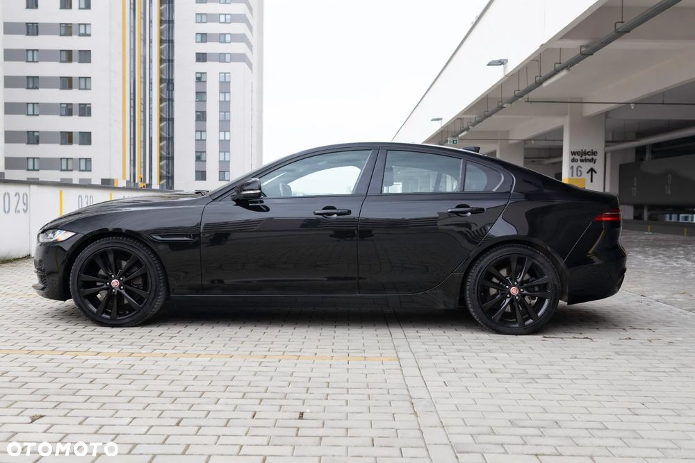Jaguar XE 2.0 P250 SE - 4